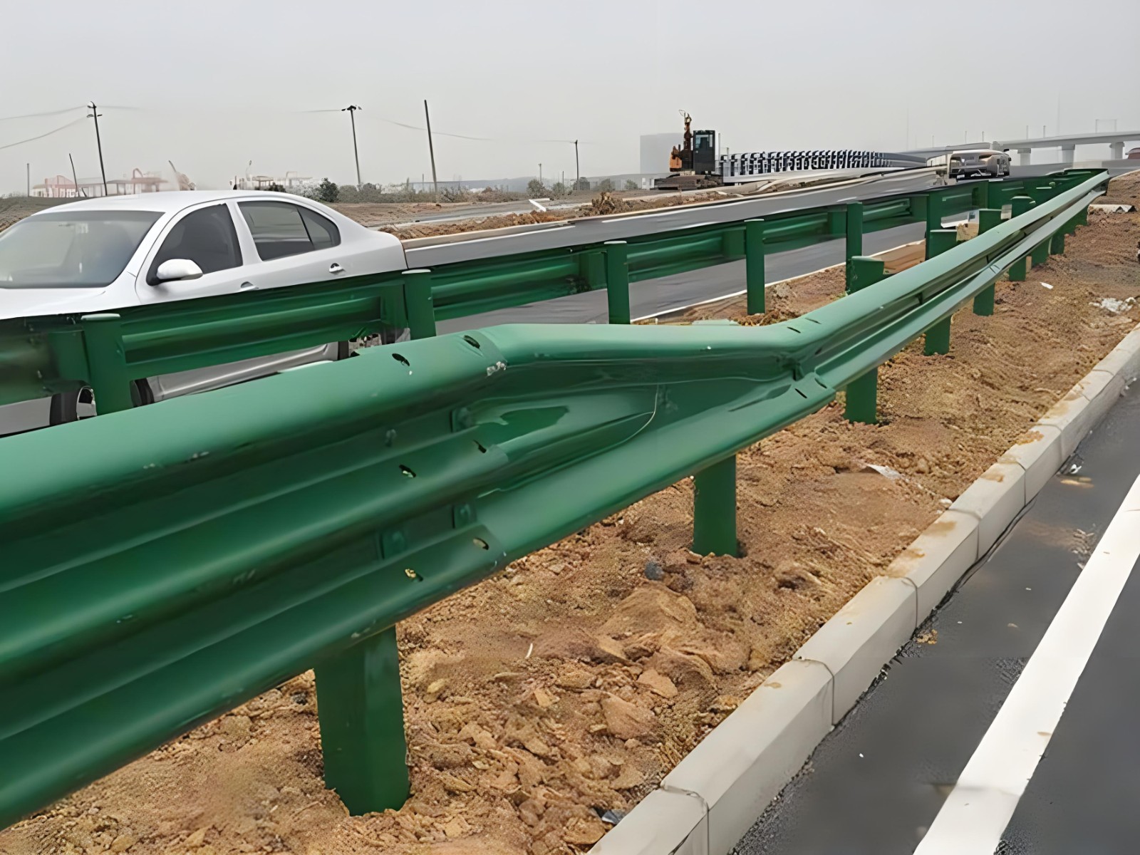 鸡西高速波形护栏板日常维护方案确保道路安全新举措